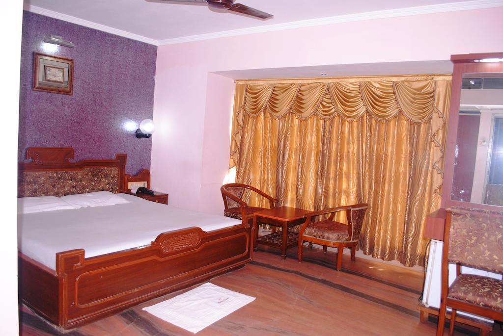 Hotel Padma Puri Exterior foto